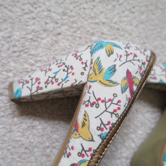 Faryl Robin Bird Patterned Block Heel - Picture 8 of 8